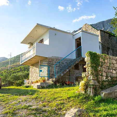 Semesterbostad Olive Garden House In With A View & Bbq Žrnovnica