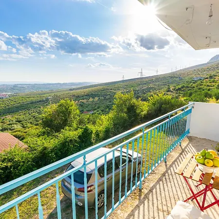 Olive Garden House In With A View & Bbq Žrnovnica