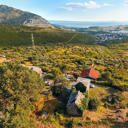 Semesterbostad Olive Garden House In With A View & Bbq
