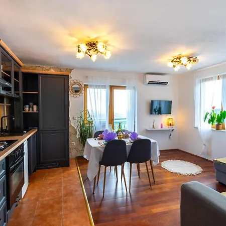 Semesterbostad Olive Garden House In With A View & Bbq *