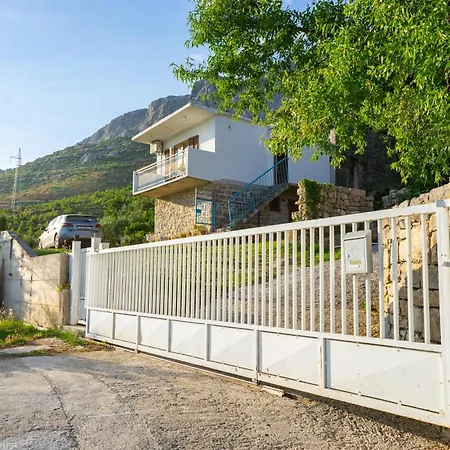 Olive Garden House In With A View & Bbq Semesterbostad *