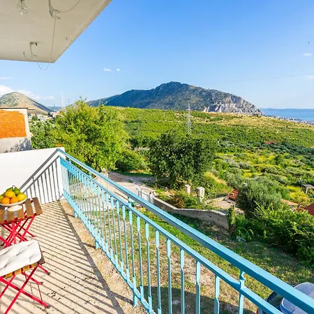 Semesterbostad Olive Garden House In With A View & Bbq *